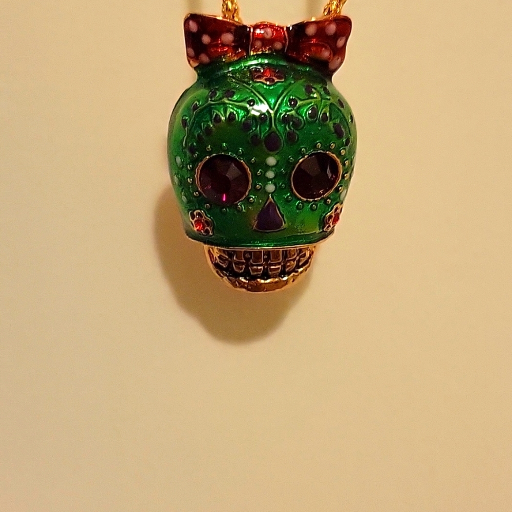 Betsey Johnson Green skull pendant